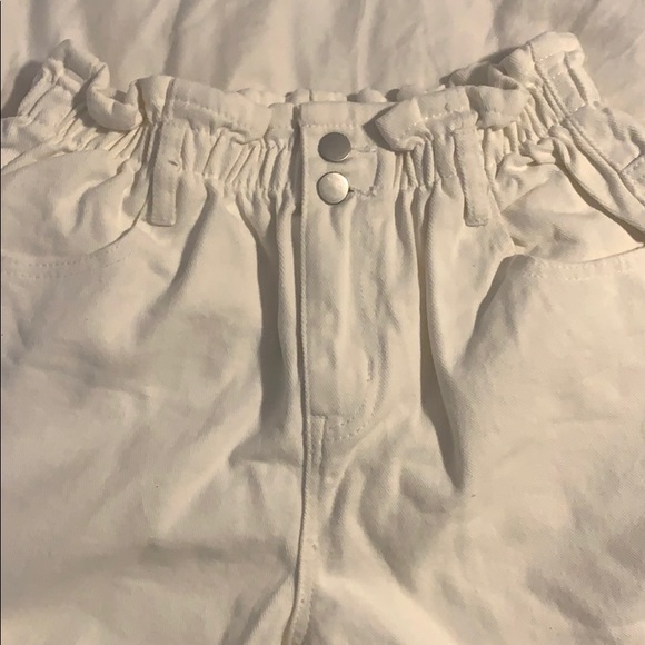 Princess Polly paper bag shorts - Picture 2 of 4